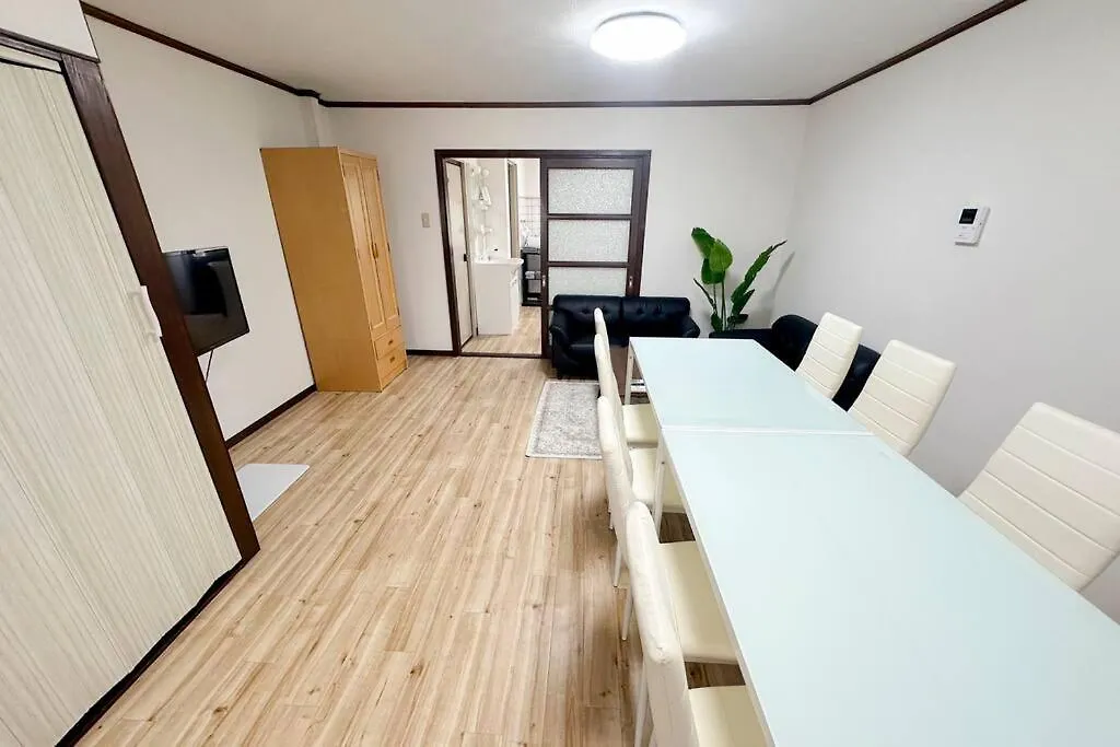 Villa 大正 Guest House! Usjと心斎橋へアクセス抜群!京セラドーム近くの大正駅徒歩5分!12人宿泊可能!一軒家貸切! Osaka